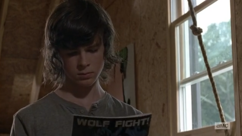 Carl’ın elindeki çizgi romanda Wolf Fight (Kurt Savaşı) yazıyor.