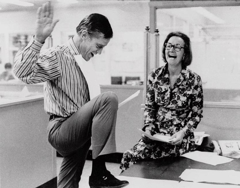 Gazeteci Ben Bradlee ve yayıncı Katherine Graham 1971'de, mahkemeden Pentagon Belgeleri yayımlanabilir kararı çıktıktan sonra.