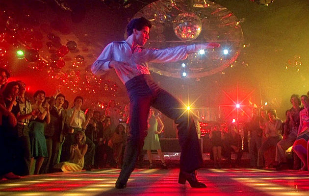 John Travolta’nın tüm dünyaca tanınan bir star olmasına yol açan ikonik film ‘Saturday Night Fever’ın, Barry, Robin ve Maurice Gibb tarafından bestelenen ve icra edilen müziklerini içeren albüm, Kasım 1977’de piyasaya çıkmasının ardından satış rekoru kırdı. ‘Saturday Night Fever’, bugün de ‘The Bodyguard’ın ardından dünyanın en çok satan ikinci film müziği.