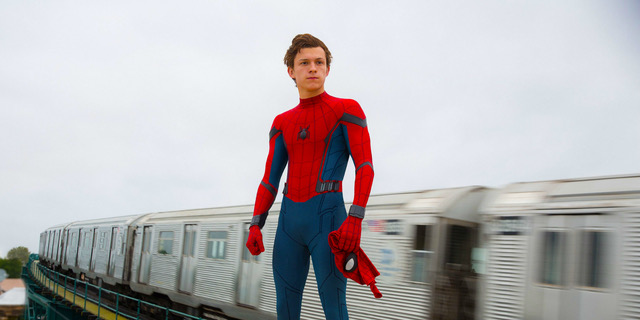 "Tom Holland eski Spider-Man’lere kıyasla çok genç, henüz 19 yaşında. Yani neredeyse gerçek bir lise öğrencisi."